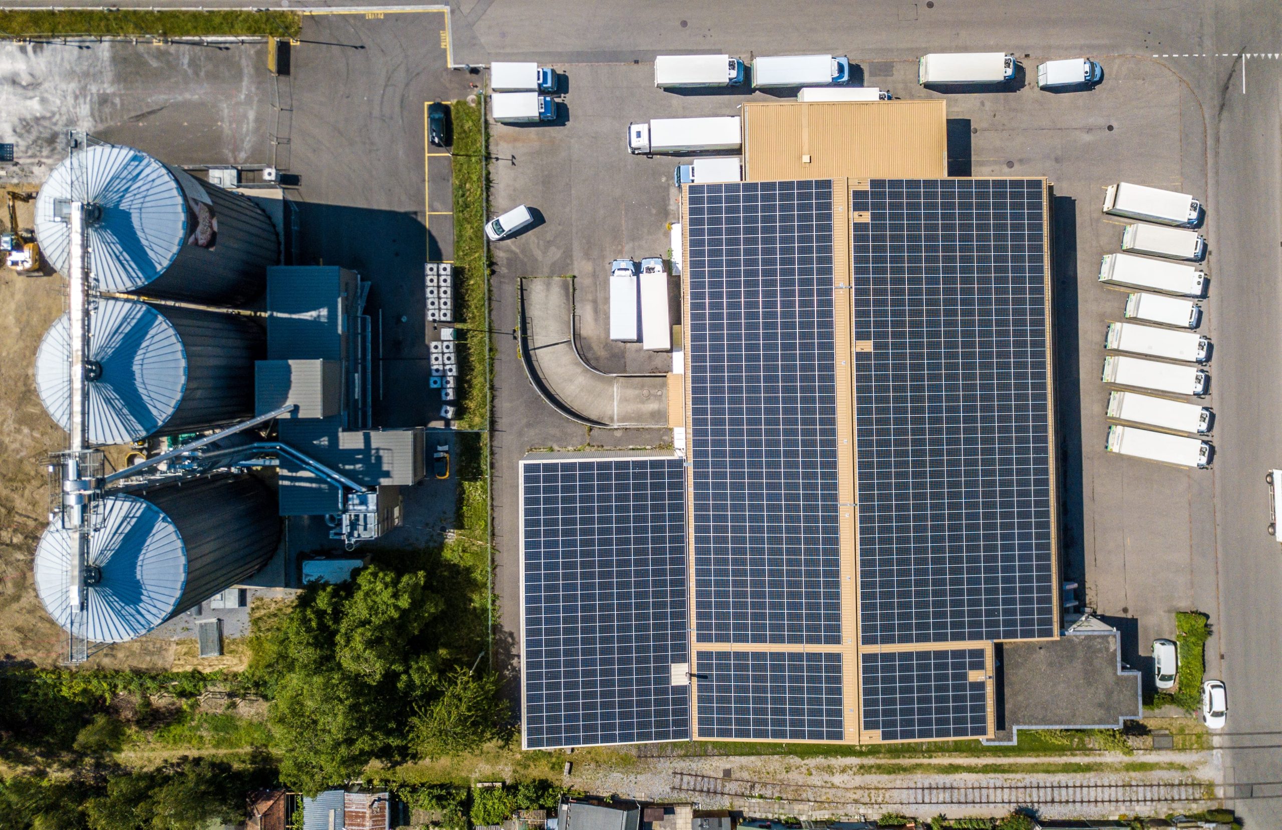 Commercial rooftop solar installation